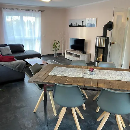 Apartment 90 Qm Wohnung, 3 Zimmer, Balkon & Grosse Kueche - In Seenaehe, Schnell In Der Stadt Leipzig